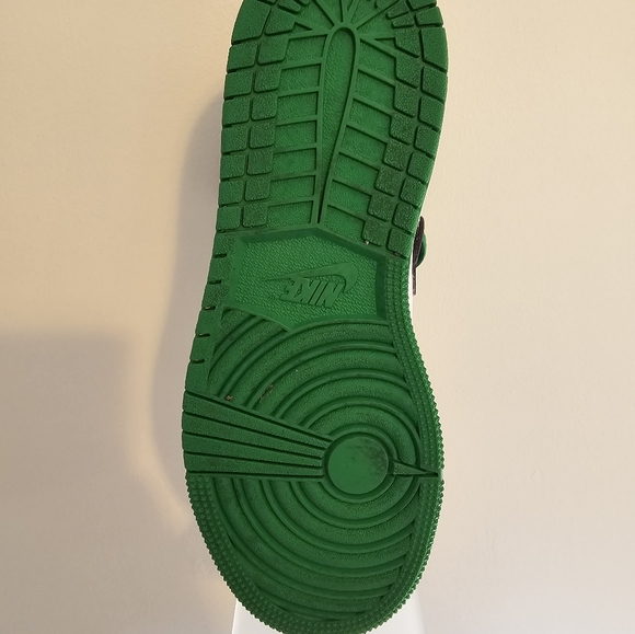 Jordan 1 Retro - Picture 3 of 4